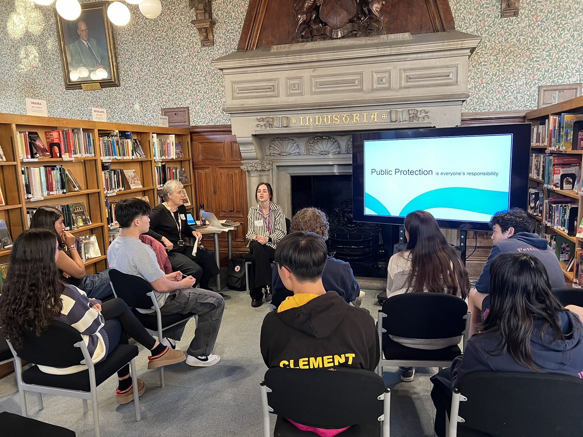 FettesCAS's tweet image. Our second NHS volunteering session took place yesterday, with students confronted to various scenarios they could encounter at the hospital. Once again a big thank you to the NHS staff for taking the time to train our students!! @Fettes_College