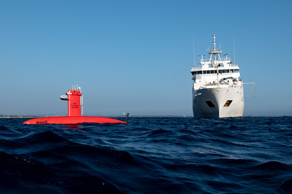 L'ère de la #dronisation pour les missions hydrographiques 🚀

👉Consultez l'article à ce sujet lemarin.ouest-france.fr/defense/drones…

©Théo Golliot/Marine Nationale/Défense 

#innovation #CHOF #tech #drone #maritime #hydrographie