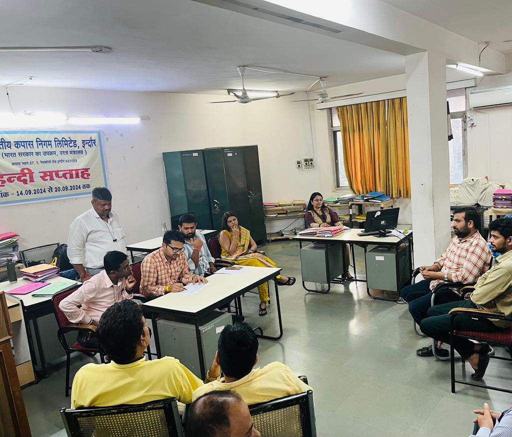 COTCORP_INDORE's tweet photo. हिंदी सप्ताह के तहत भारतीय कपास निगम लिमिटेड शाखा कार्यालय इंदौर में प्रश्न मंच प्रतियोगिता का आयोजन किया गया जिसमें सभी अधिकारियो एवं कर्मचारियों ने भाग लिया। https://t.co/7AGbmdLVdu