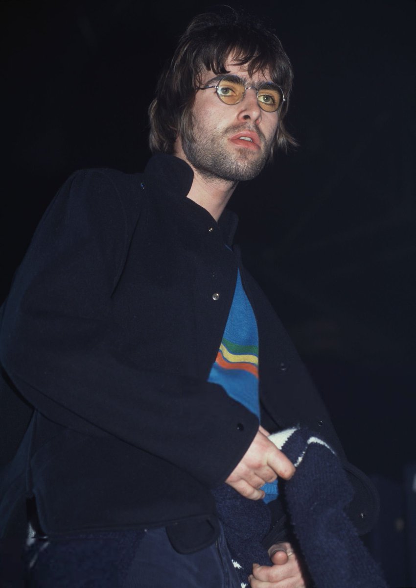daily liam gallagher pics tweet media