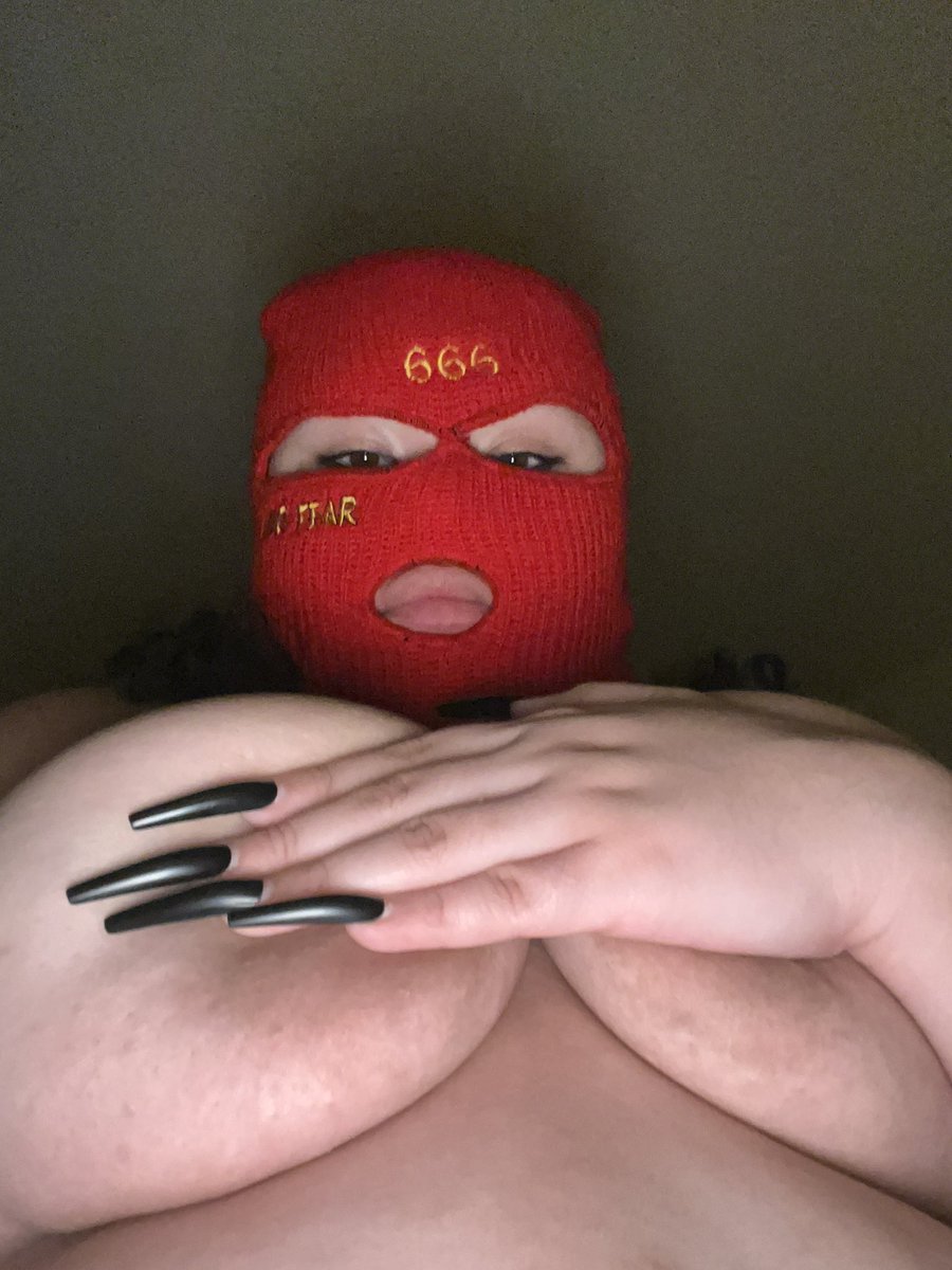 Micathewitch420's tweet photo. 💋 https://t.co/iEuESf1avH