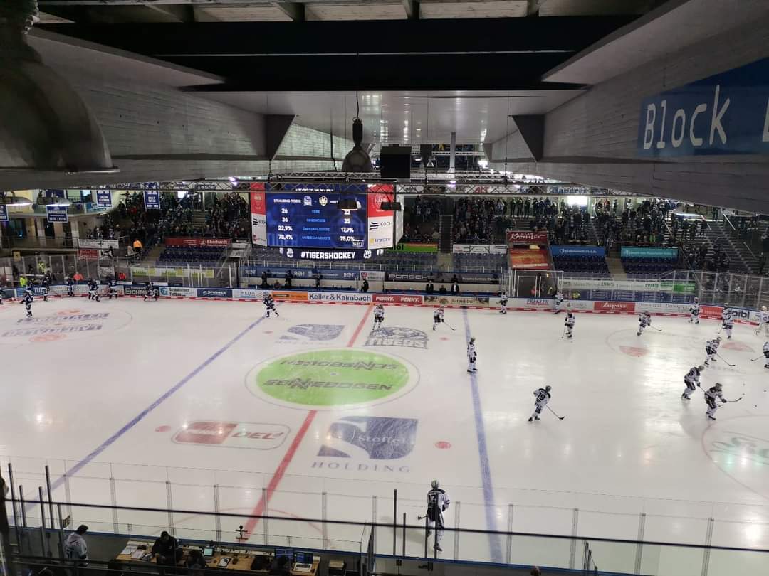 AlexKunz19's tweet photo. ...rein geht's in die neue @DELoffiziell Saison
🏒 @straubingtigers 🆚️ @DuesseldorferEG 
🏟 Eisstadion am Pulverturm 
🕢 19.30 Uhr
📺 https://t.co/W3MRx7FIfr

#STRvsDEG #STRDEG #magentasport @MagentaTV https://t.co/AwMEFNgwMA