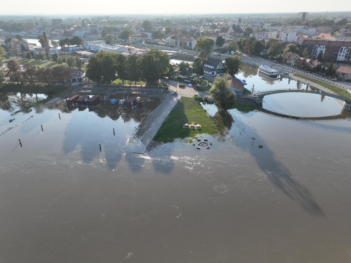 𝕖𝕄𝔹𝕖 tweet media