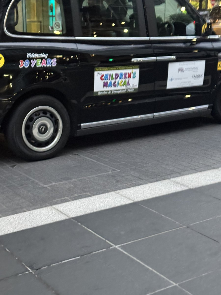 LovelyGeezer65's tweet photo. Black cabs are out in force this morning on Canary Wharf for the annual Children’s Magical Taxi Tour to Disneyland Paris. Well done all! 👏🏻👏🏻 https://t.co/aOkryAMNpk