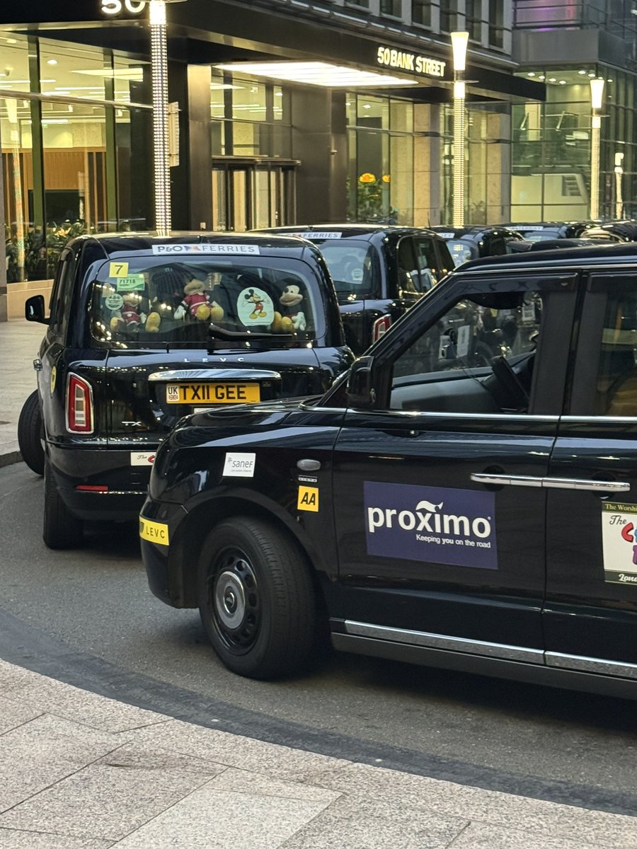 Black cabs are out in force this morning on Canary Wharf for the annual Children’s Magical Taxi Tour to Disneyland Paris. Well done all! 👏🏻👏🏻