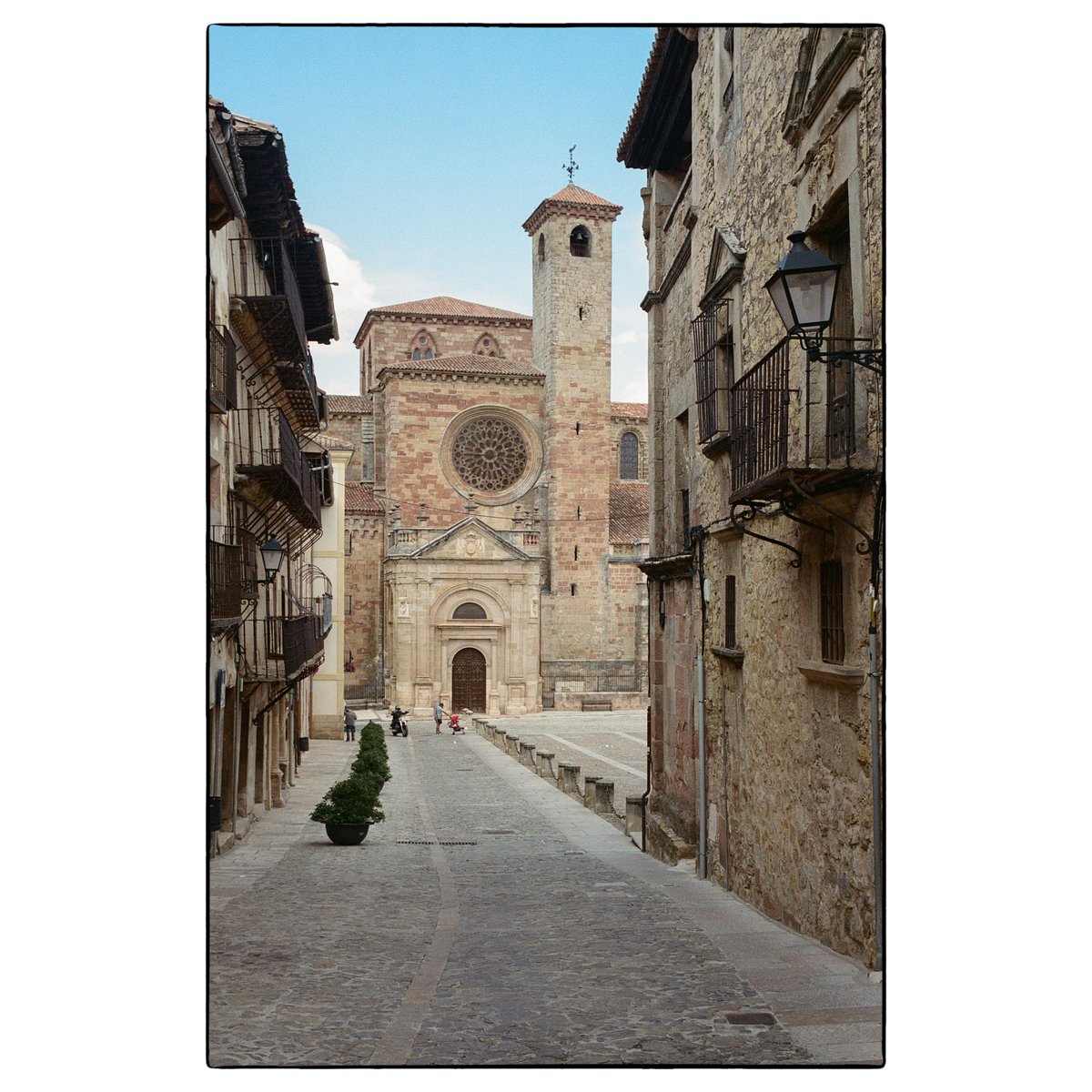 CarlosCarreter's tweet photo. https://t.co/qchMUK3KIq

2024, from my #recenttrip to #sigüenza #spain #cathedral #travelphotography

📷 #canoneos3 #canon #eos3 #ef40mm
🎞 #kodakportra400 #kodak #portra400

#filmphotography #believeinfilm #analogphotography #filmisnotdead #hablandoenplata https://t.co/1W3HW64BlA