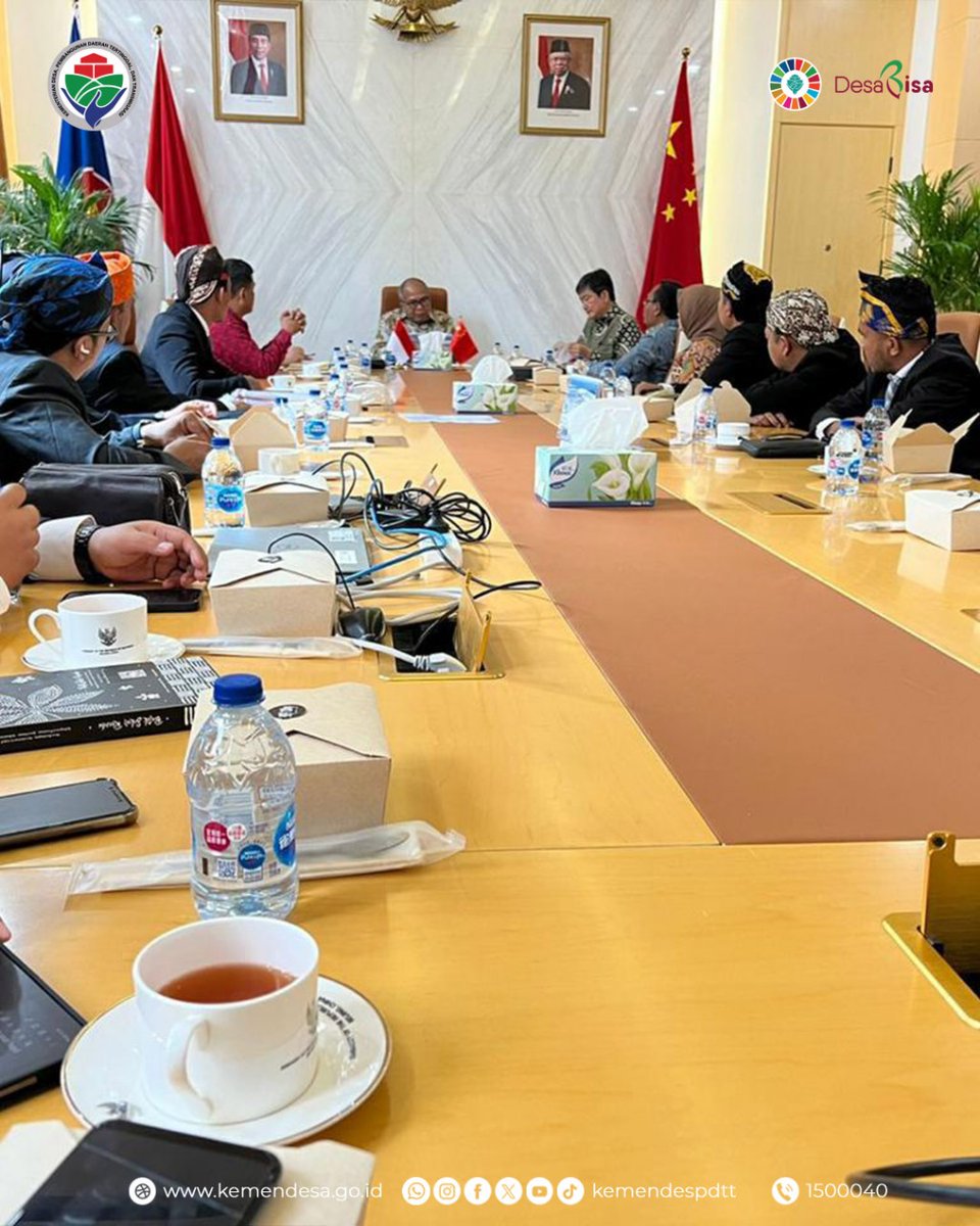 kemendespdt's tweet photo. Meningkatkan pengetahuan Kepala Desa (Kades) sangat perlu dilakukan. Oleh karena itu, sebanyak tiga belas Kades dari berbagai provinsi di Indonesia kembali diberangkatkan ke Beijing dan Chengdu, China untuk melakukan Benchmarking Study pada 18-28 September 2024.

#KemendesPDTT https://t.co/0LAhiM9NVl