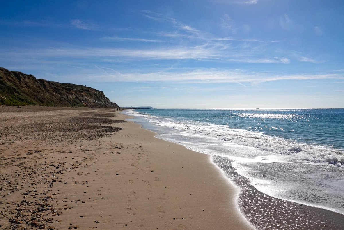 LesleyCashell's tweet image. Solent beach at Hengistbury Head @StormHour @ThePhotoHour @BBCSouthWeather @HollyJGreen @bmouthofficial @VisitBMTH @goDorset @dorsetlandscape @GreenDorset @lovefordorset @Dorset_NL @visit_dorset @DorsetMag
