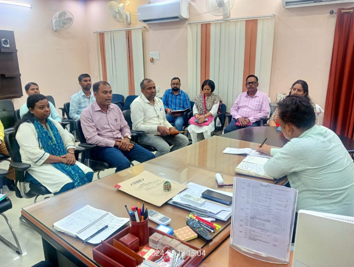 collectorlak's tweet photo. समाज कल्याण विभाग के अंतर्गत  कार्यरत विभिन्न पदाधिकारियो के साथ जिला पदाधिकारी ने समीक्षा बैठक की।
जिला पदाधिकारी ने समाज कल्याण विभाग के अंतर्गत लखीसराय जिला में संचालित विभिन्न योजनाओं की समीक्षा की । https://t.co/krQRAxMo8x