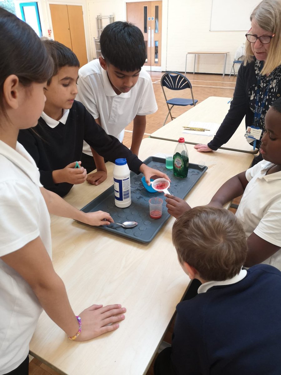 HandfordHallPS's tweet image. &apos;All About Me&apos; workshop is posing so many questions!
#Fabscience