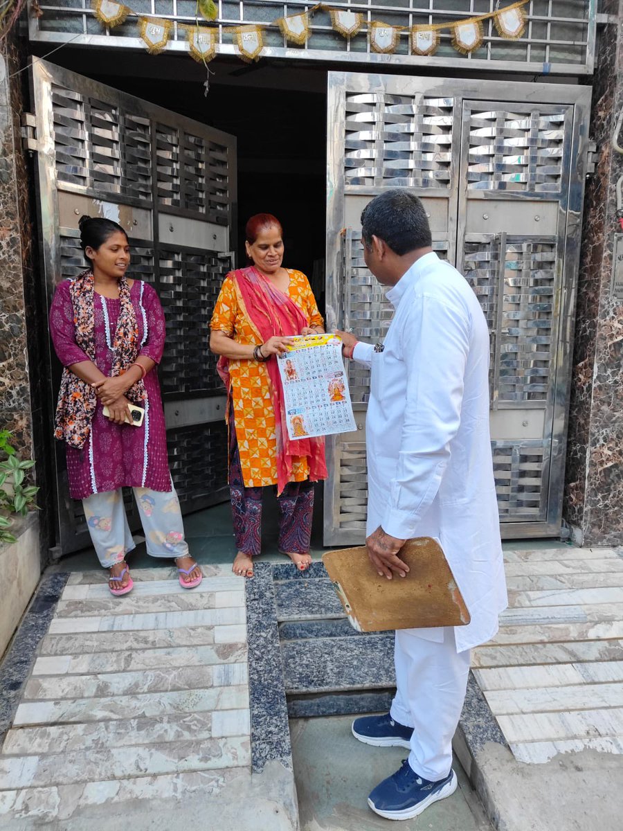 NaveenDagar_Bjp's tweet photo. #Day368
#जन_समर्थन_अभियान
#नजफ़गढ़_विधानसभा_35
#एक_परिवार_एक_हस्ताक्षर
नजफ़गढ़ विधानसभा के #Najafgarh_Park_Colony क्षेत्र में राजनैतिक बदलाव, नजफ़गढ़ की उन्नति व हर जन की सुरक्षा और सम्मान के लिए #जन_समर्थन_अभियान चलाया व समर्थन में सम्मानित निवासियों के हस्ताक्षर प्राप्त किए।हम सभी पर परमात्मा का आशीर्वाद सैदव बना रहे।आप सभी अपना साथ,सहयोग और आशीर्वाद बनाए रखे।हम सब मिलकर नजफ़गढ़ का एक नया अध्याय लिखेगे।
@narendramodi @AmitShah @JPNadda @blsanthosh @PandaJay @PavanRanaRSS @Virend_Sachdeva @p_sahibsingh @kjsehrawat @BJP4Delhi