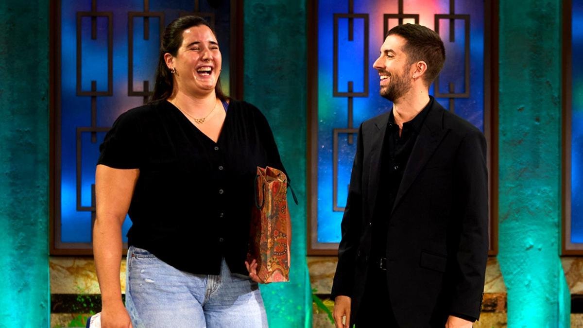 blvcom's tweet photo. ⚪️ En la franja de coincidencia (21:55h-22:51h) @larevuelta_tve y @El_Hormiguero obtuvieron los siguientes resultados:

🗣️ @larevuelta_tve 2.094.000 espectadores de media y el 16.1% de cuota.

🗣️ @El_Hormiguero 2.030.000 espectadores de media y el 15.6% de cuota.

#Audiencias 📺📊