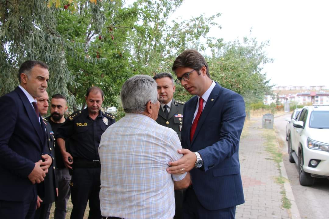 Kaymakamımız Sn. <a href="/karaloglu_murat/">Murat KARALOĞLU</a> ile
kahramanlıkları bizim en büyük gururumuz olan Kıbrıs Gazisi İbrahim KIZILKAYA ve Kıymetli Ailesini Ziyaret ettik.

<a href="/RTErdogan/">Recep Tayyip Erdoğan</a> <a href="/Akparti/">AK Parti</a> <a href="/erkankandemir/">Erkan Kandemir</a> <a href="/MSErdinc/">Mehmet Şükrü ERDİNÇ</a> <a href="/haciozkan33/">Hacı Özkan🇹🇷</a> <a href="/emreguray65/">Emre Güray</a> <a href="/Burhan_Kayaturk/">Burhan Kayatürk</a> <a href="/K_Turkmenoglu_V/">KAYHAN TÜRKMENOĞLU</a>