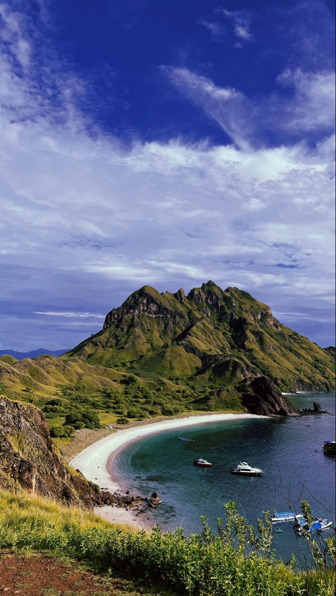 daniya_qq's tweet photo. Do you feel more at peace by the sea or in the mountains?"

💝💟 https://t.co/UnRfp81wF2
