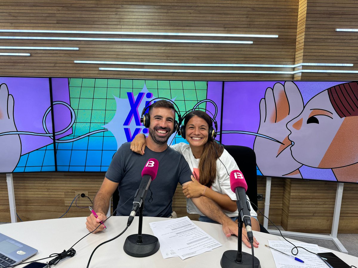 En <a href="/llucrossello/">Lluc Rosselló</a> i jo som cosins, de sa família Pascual, que quan mos ajuntam som prop de 50! Sa padrina, reina entre totes ses✨️va tenir 10 fills i som 20 cosins!❤️

Ara, cada dijous compartim micròfons a sa secció #DesDeLaBanqueta que faig a #XiuXiu📻

ib3alacarta.com/radio/xiu-xiu/…