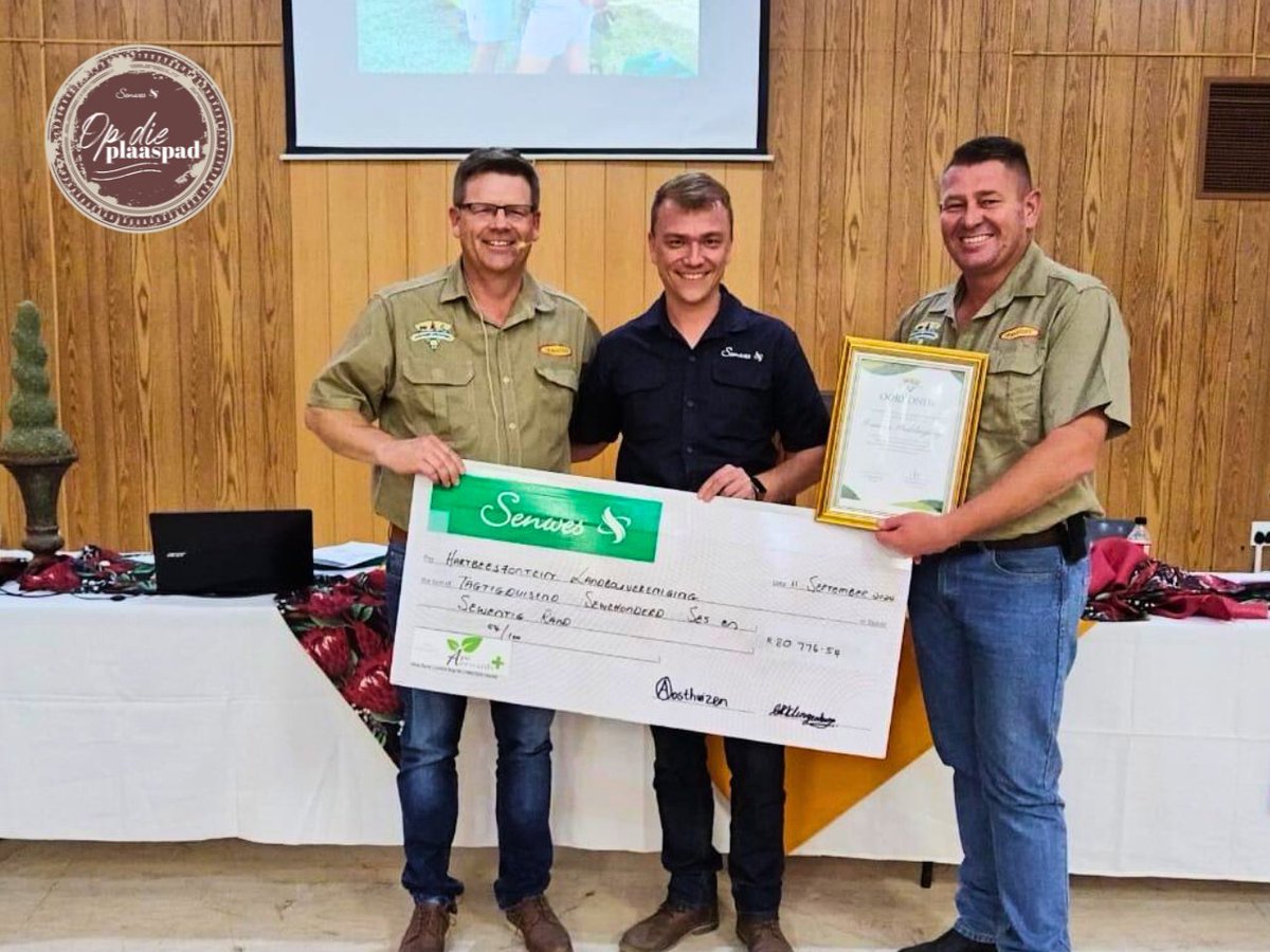 Die Senwes Groep het die #Plaaspad na Hartbeesfontein Landbouvereniging geneem!
Met groot plesier het ons ’n AgriRewards+ tjek van R80 776.54 gedurende hul algemene jaarvergadering oorhandig. Die landbouvereniging het ’n oorkonde aan Senwes gemaak om van hulle kant dankie te sê.