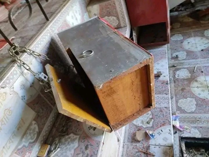 mitichakma34's tweet photo. The Bengali settlers attacked and vandalized Banrupa Maitri Vihar, Kathal Tali, Rangamati.
Heaps of destruction + loot + more donation boxes shouldered without being able to break them.
Now they have started to attacking the Buddhist temple
#SaveBuddhistPeople
#SaveIndigenous https://t.co/eEVRQXevlp