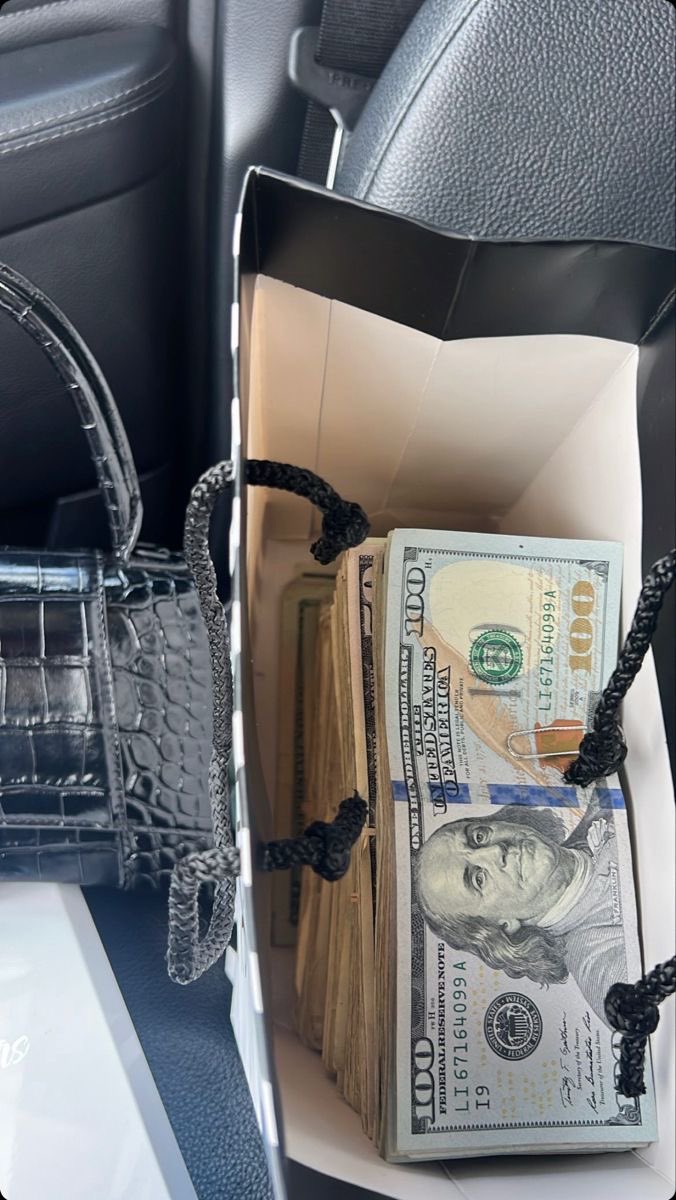 tarotdori's tweet photo. Çekim Yasası 🧲💰💸🫰🏻

Bu görsele kalp bırakan ve beni takip eden herkes maddi açıdan bolluk ve bereketli bir döneme geçiş yapacak, denendi ve oldu.. 🫶🏻✨ https://t.co/8PDWbUII8C