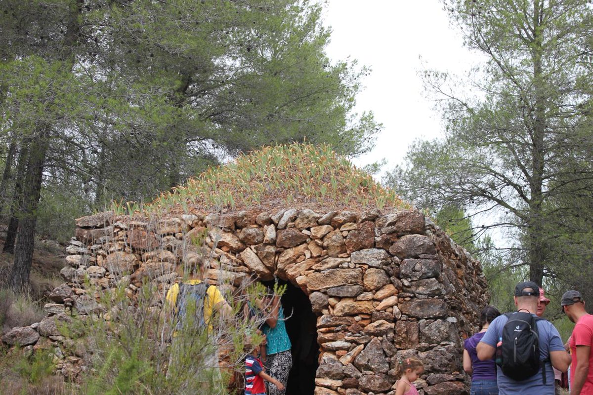 MasLlagostera's tweet photo. Has entrat mai en una barraca de #pedraseca?
A #MasLlagostera tenim la ruta de les barraques, on podràs veure-les, sense sortir de la finca, per corriols entre vinyes, camps d'oliveres i bosc.
https://t.co/PMIJclFZHY https://t.co/JgJGe6K9uf