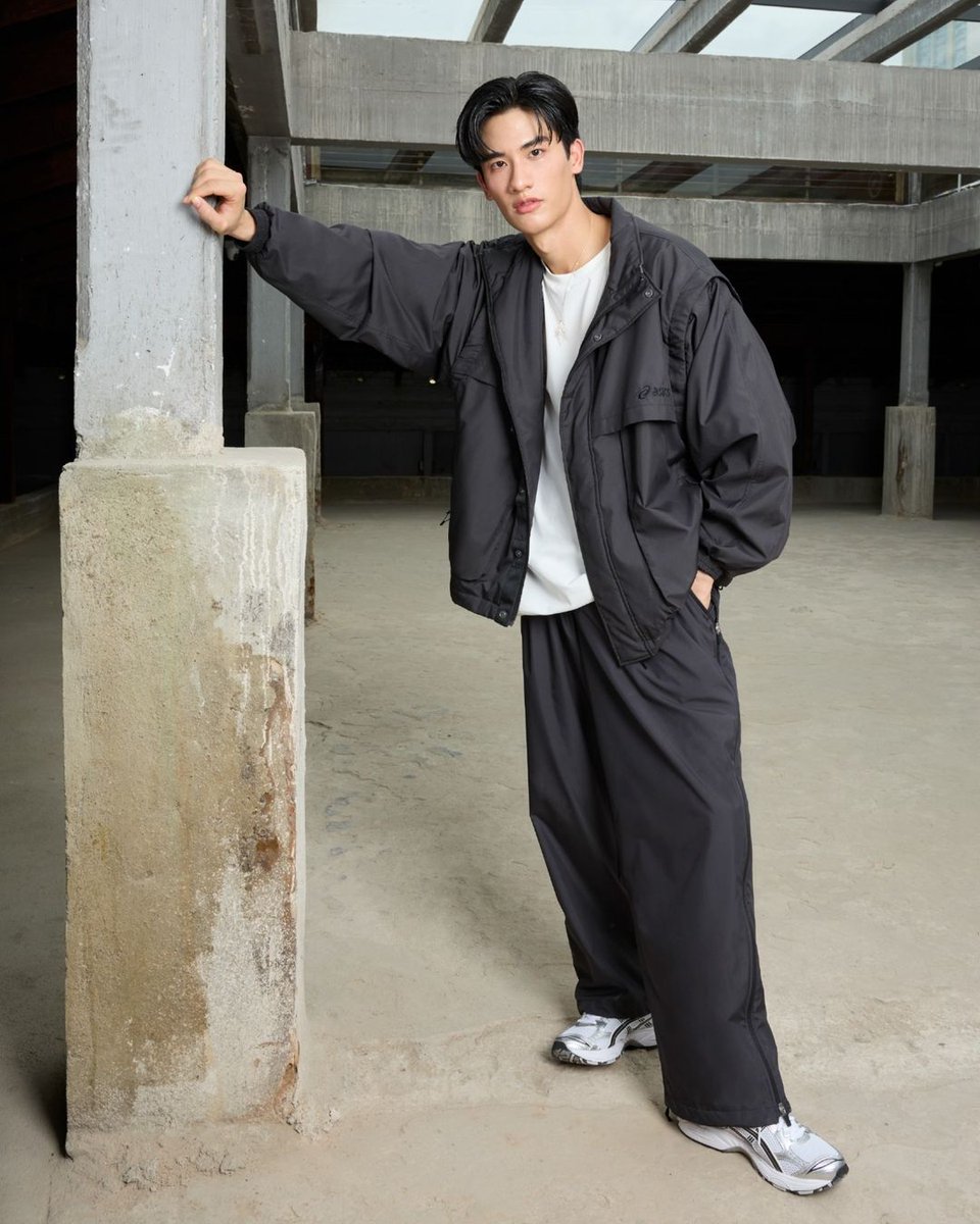 Digit_ZZ's tweet photo. Cr: IG asics_sportstyle_th
20/9/24 
:   Spotted @ tawan_v in ASICS SPORTSTYLE total look 🔥
👟 Sneakers : GEL-KAYANO™️ 14
👕 Top: HS CREW/ CONVERTIBLE PADDED BLOUSON
👖Bottom: CONVERTIBLE LINED PANT

#ASICSSPORTSTYLETH #GELKAYANO14 #ASICSStyle #SoundMindSoundBody
#Tawan_V
3/4 https://t.co/z7Gq1PBQmm