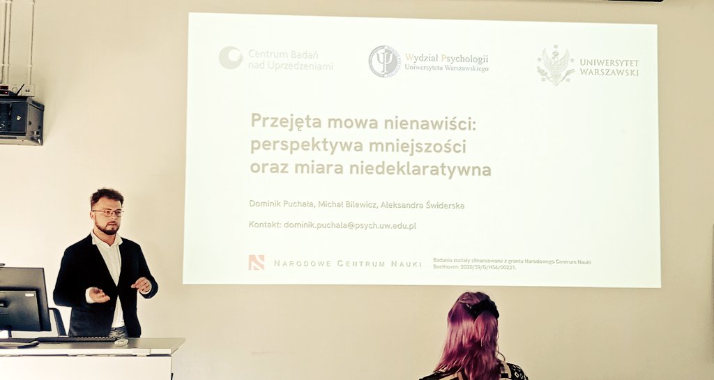 Center for Research on Prejudice UW (@centeruw) on Twitter photo Co się dzieje, gdy mniejszość "przejmuje" nienawistny język, którym jest obrażana? Czy hejt może utracić swoje znaczenie? <a href="/DominikPuchala/">Dominik Puchała</a> na 19 Zjeździe <a href="/PSPS_pl/">PSPS: Polish Social Psychological Society</a>. #PSPS2024 Co się dzieje, gdy mniejszość "przejmuje" nienawistny język, którym jest obrażana? Czy hejt może utracić swoje znaczenie? <a href="/DominikPuchala/">Dominik Puchała</a> na 19 Zjeździe <a href="/PSPS_pl/">PSPS: Polish Social Psychological Society</a>. #PSPS2024