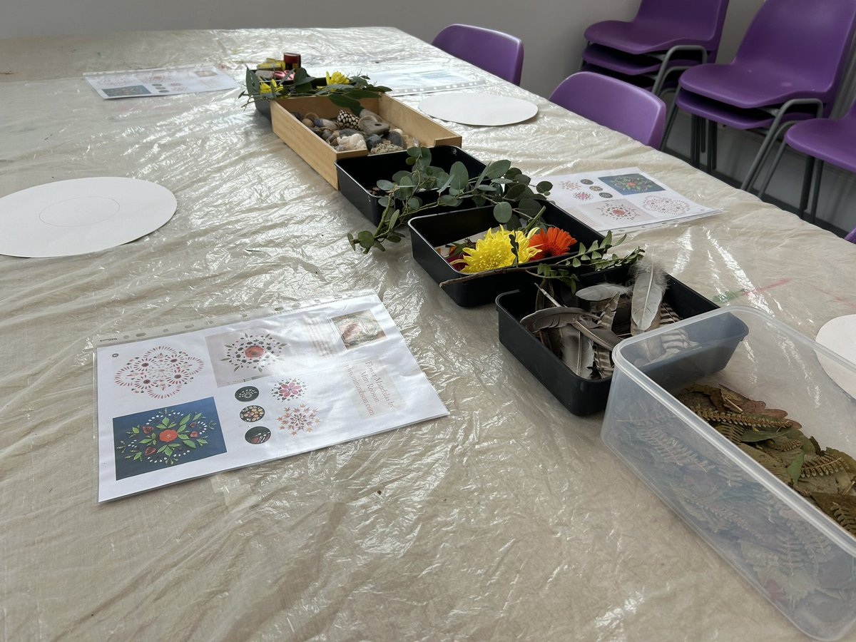 Looking forward to a lovely afternoon of art making with <a href="/JaneCarlisleArt/">JaneCarlisleSilkArt</a> at <a href="/Craven_Arts/">Craven Arts</a> 😍