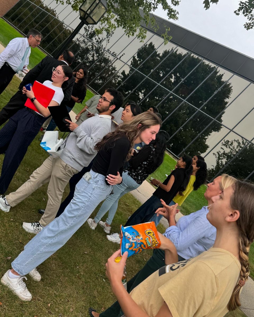 This week we held our welcome event for students in SHBS programs.  It was so great to see so many smiling faces! 🐾😃