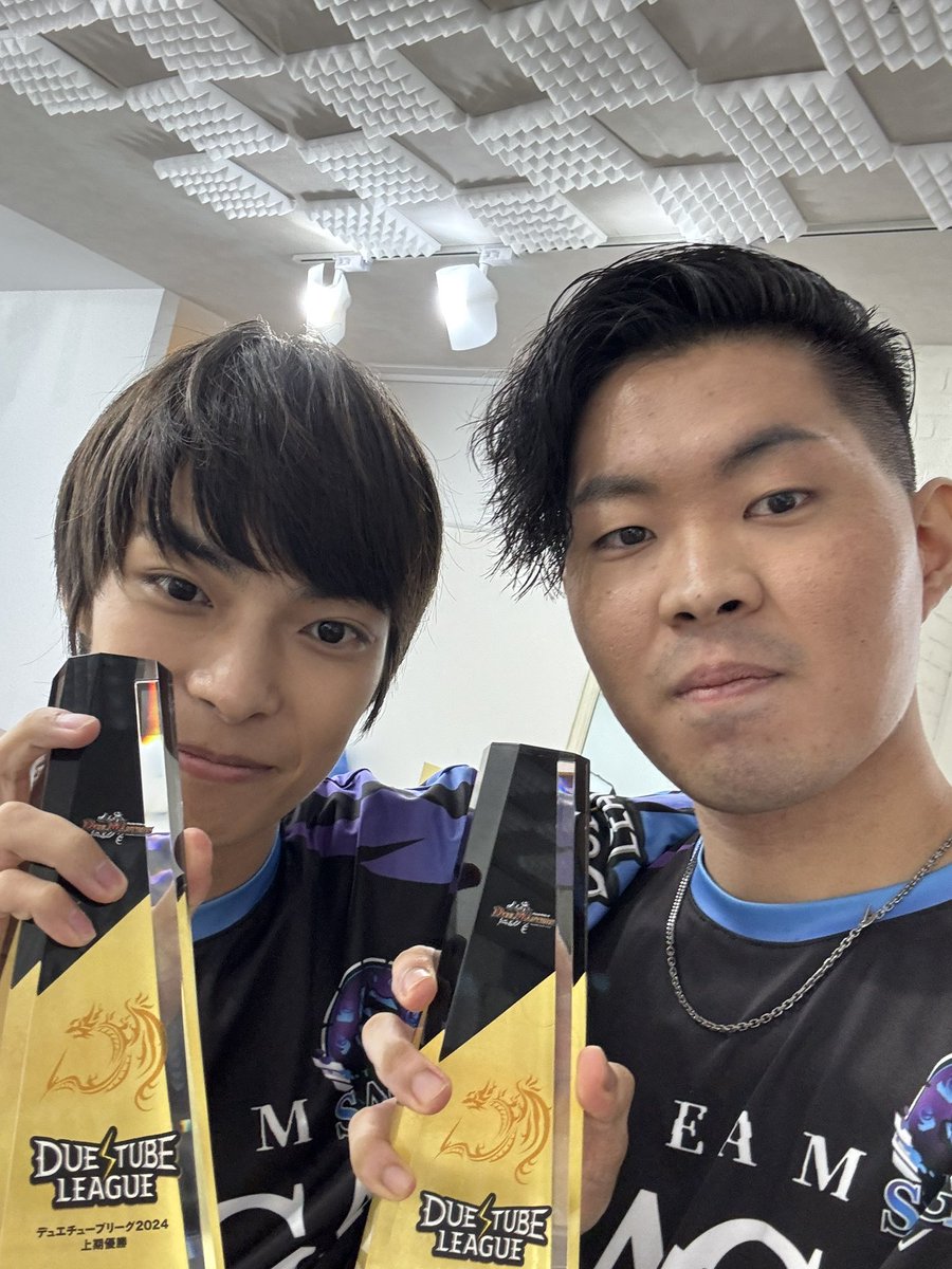 DnosukeM's tweet image. 「Team SAGA」としてデュエチューブリーグ上期を優勝することが出来ました。

半年間本当に応援ありがとうございます。
念願のトロフィーを頂けて本当に嬉しいです！！！！！！

下期もDTLをどうか宜しくお願いします！！

#デュエチューブリーグ
#チームSAGAWIN