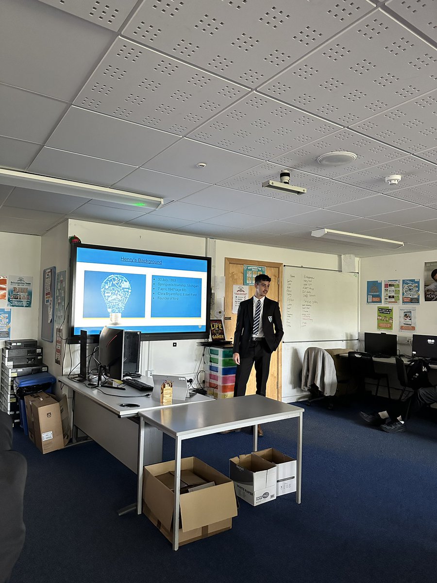 ygs_computing's tweet image. A great start for our Yr12 Business Studies Class presenting their choice of entrepreneur to the group #daiawn #business #TeamGreenhill