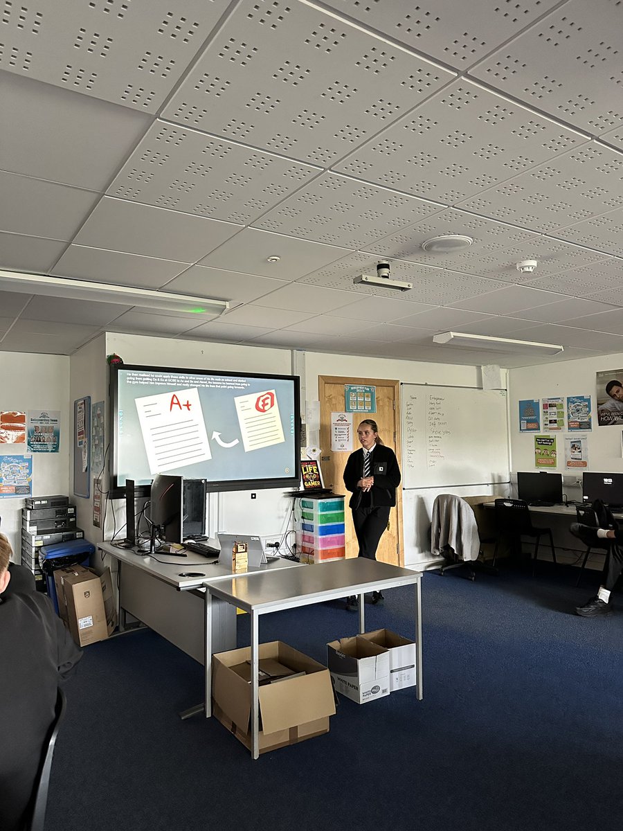 ygs_computing's tweet image. A great start for our Yr12 Business Studies Class presenting their choice of entrepreneur to the group #daiawn #business #TeamGreenhill