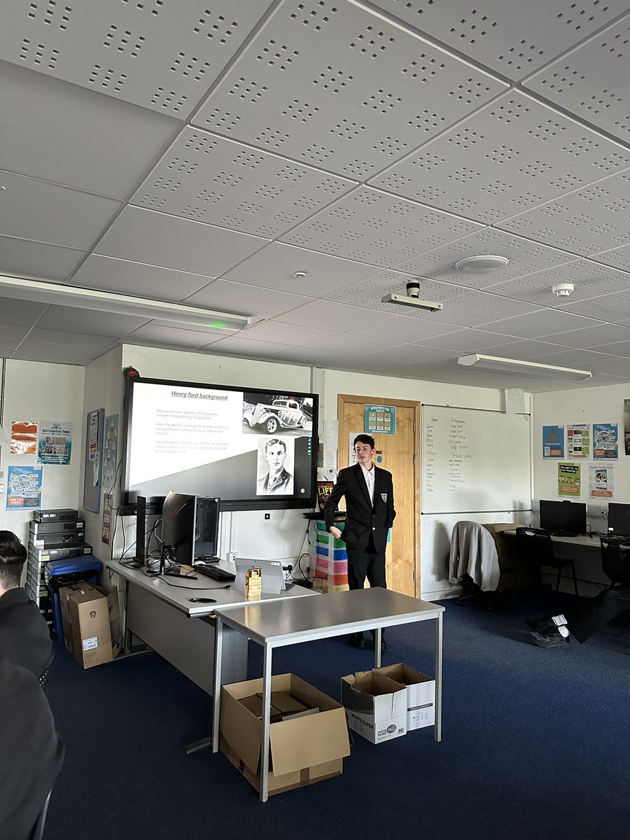 ygs_computing's tweet image. A great start for our Yr12 Business Studies Class presenting their choice of entrepreneur to the group #daiawn #business #TeamGreenhill