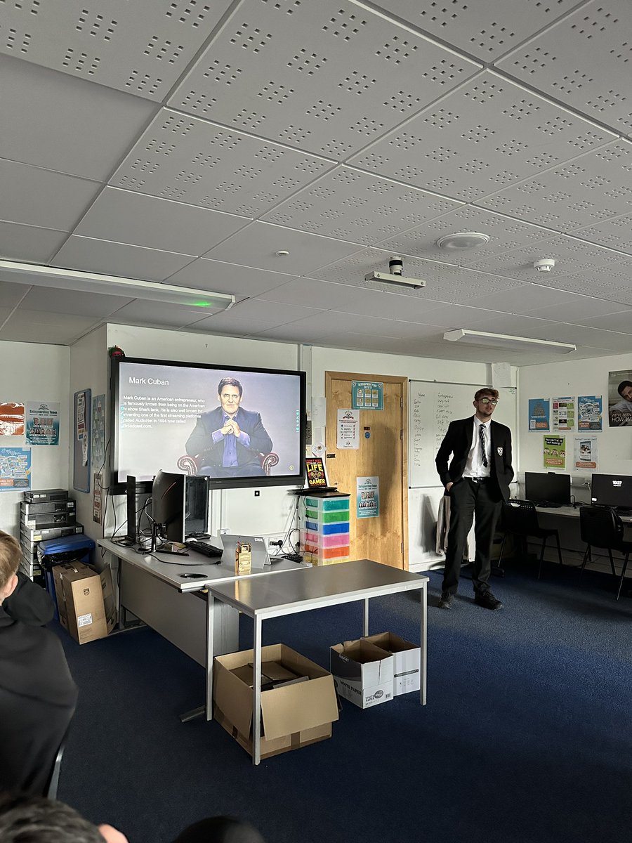 ygs_computing's tweet image. A great start for our Yr12 Business Studies Class presenting their choice of entrepreneur to the group #daiawn #business #TeamGreenhill