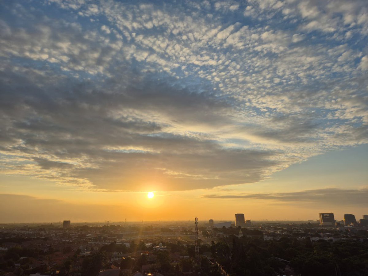 Cảnh thì bình yên nhưng lòng người chẳng yên bình…
#Friday