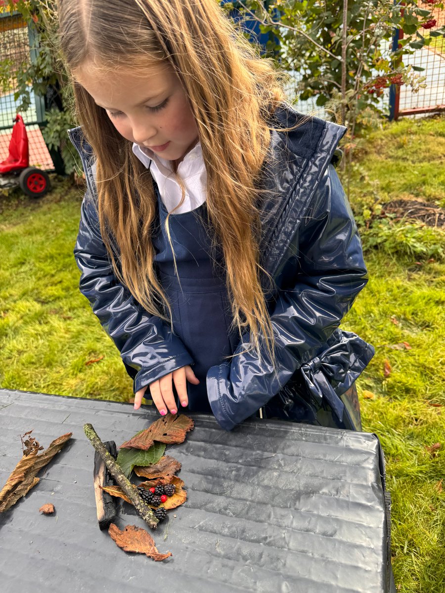 MaharishiSchool's tweet image. 💛 Year 2 had a great time last week making sculptures in the Eco Garden with Mrs P-C - they're fantastic! 🎉

#sculpture 
#ecogarden
#innature