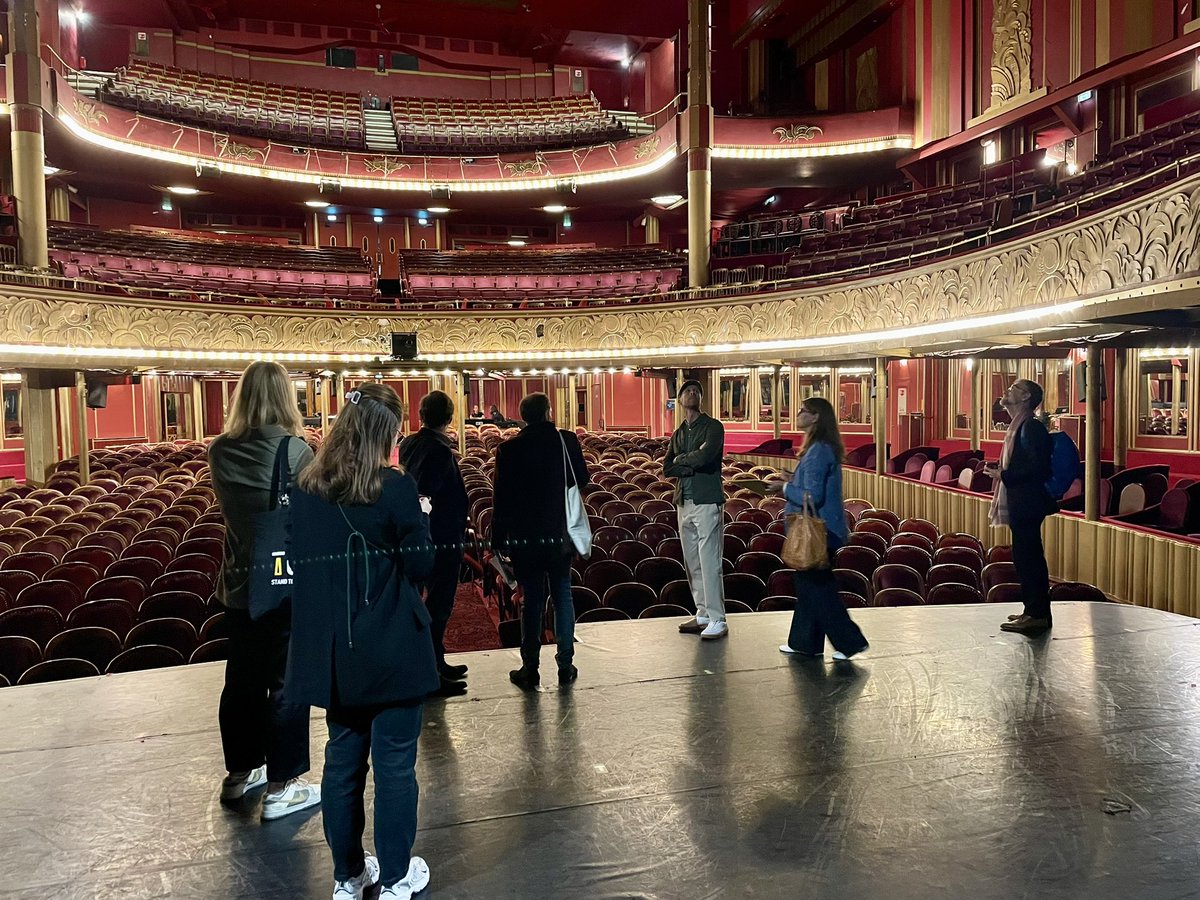 FFTMarchent's tweet photo. Nous avons tellement hâte de voir les Folies Bergère vibrer au rythme des « trucs qui marchent » ! 🐓🇫🇷

À 60 jours de la troisième édition de « La Grande Soirée des Trucs qui Marchent », nous avons eu l'opportunité de visiter cette salle emblématique avec nos partenaires. https://t.co/jR2AoC2Zsc