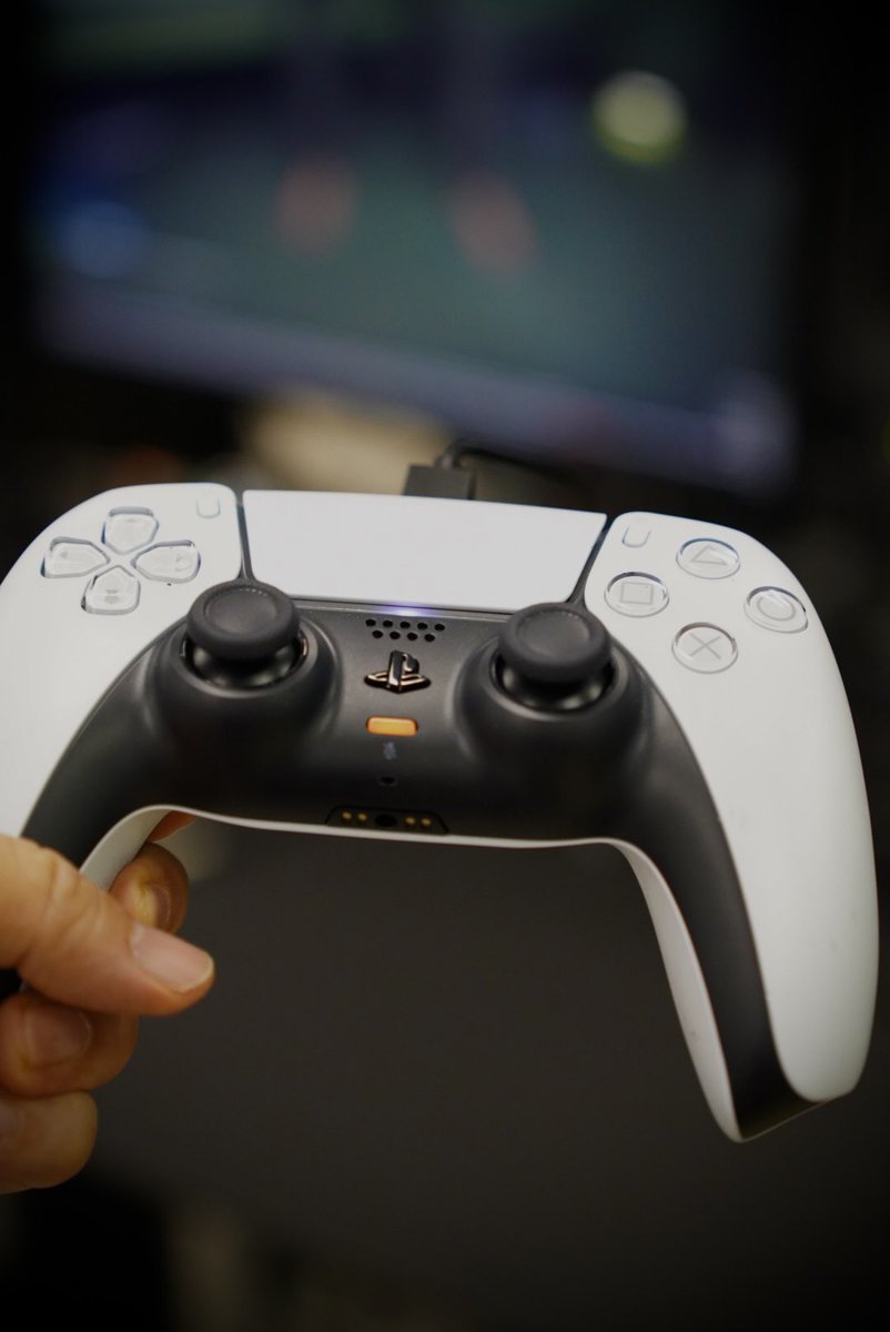 HIDEO_KOJIMA_EN's tweet image. Building the game 🎮