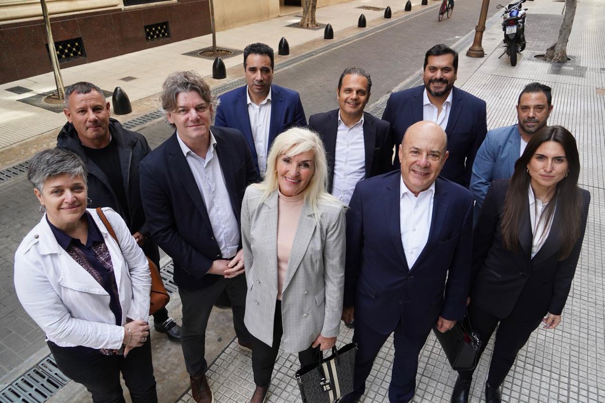 Es un placer compartir con dirigentes de BUENOS AIRES y CAPITAL FEDERAL , personas que comparten el mismo sueño: construir un NUEVO PAÍS 🇦🇷