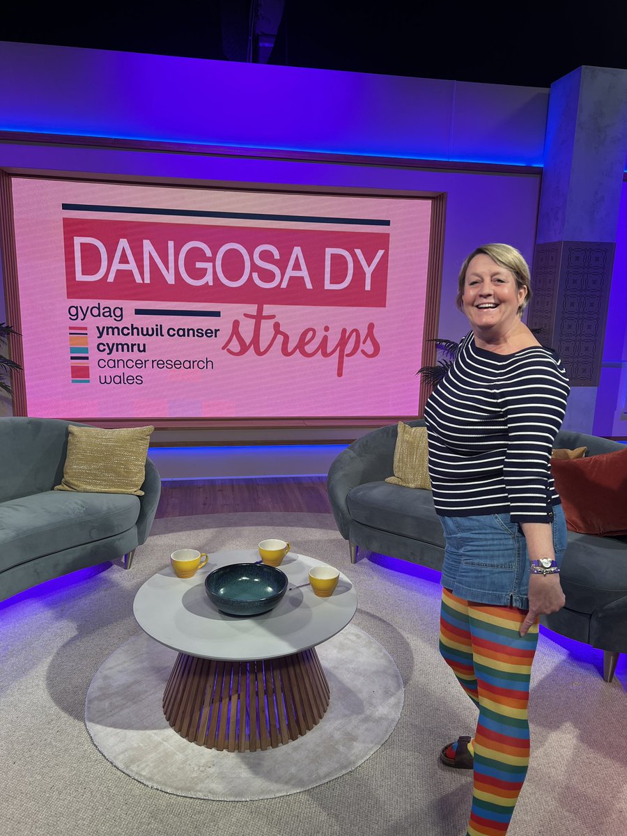 DANGOSA DY STREIPS!🙌💗🩵🧡 A chofiwch i gyfrannu! Mae criw @henos4c @prynhawndas4c @tinopoliscymru yn dathlu yn eu STREIPS heddi ar gyfer <a href="/cancer_wales/">Cancer Research Wales | Ymchwil Canser Cymru</a> 🩵🧡💗
