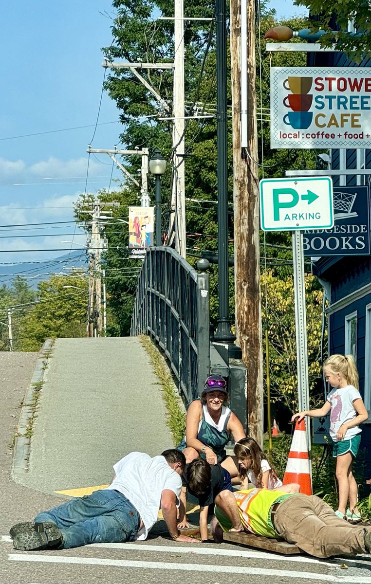 So, do you ever wonder what would happen if you happened to drop your car keys down the storm drain, while carrying coffee on your way to pick up the kids? Apparently, this happens, like, all the time, but it is usually the drain on the other side of the street. Happy Friday ❤️