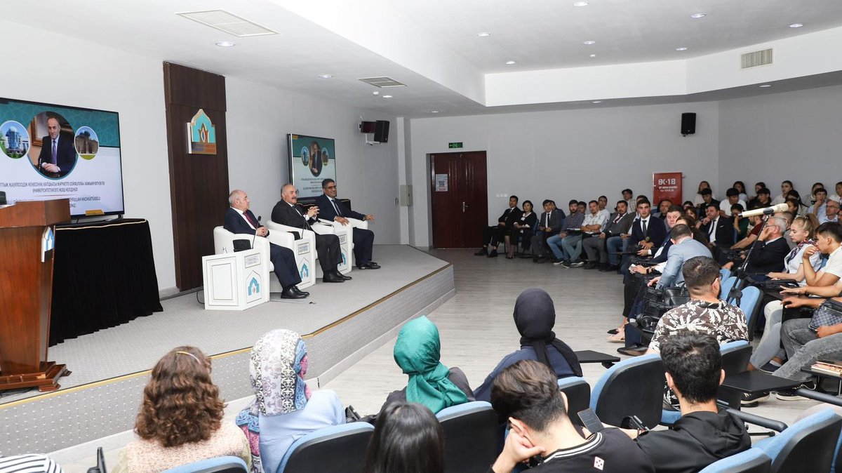 AhmetYeseviUni's tweet photo. 📌Milli Güvenlik Kurulu Genel Sekreteri Sn. Seyfullah Hacımüftüoğlu üniversitemizi ziyaret etti. İdari ve akademik personelimizle ve öğrencilerimizle bir araya gelen Sayın Hacımüftüoğlu kendisine sorulan soruları yanıtlayıp, öğrencilerimiz ve personelimize iyi dileklerini iletti. https://t.co/LPwimt6o71