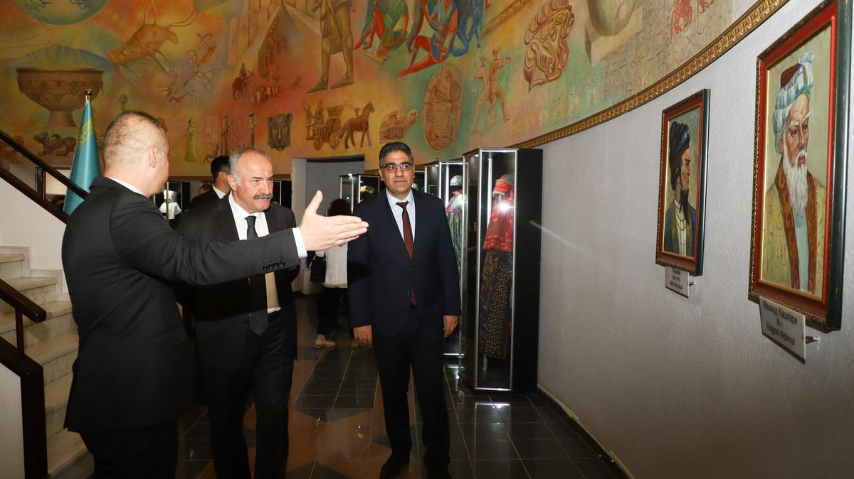 📌Milli Güvenlik Kurulu Genel Sekreteri Sn. Seyfullah Hacımüftüoğlu üniversitemizi ziyaret etti. İdari ve akademik personelimizle ve öğrencilerimizle bir araya gelen Sayın Hacımüftüoğlu kendisine sorulan soruları yanıtlayıp, öğrencilerimiz ve personelimize iyi dileklerini iletti.