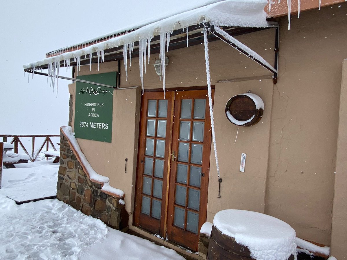 Sani Mountain Escape tweet media