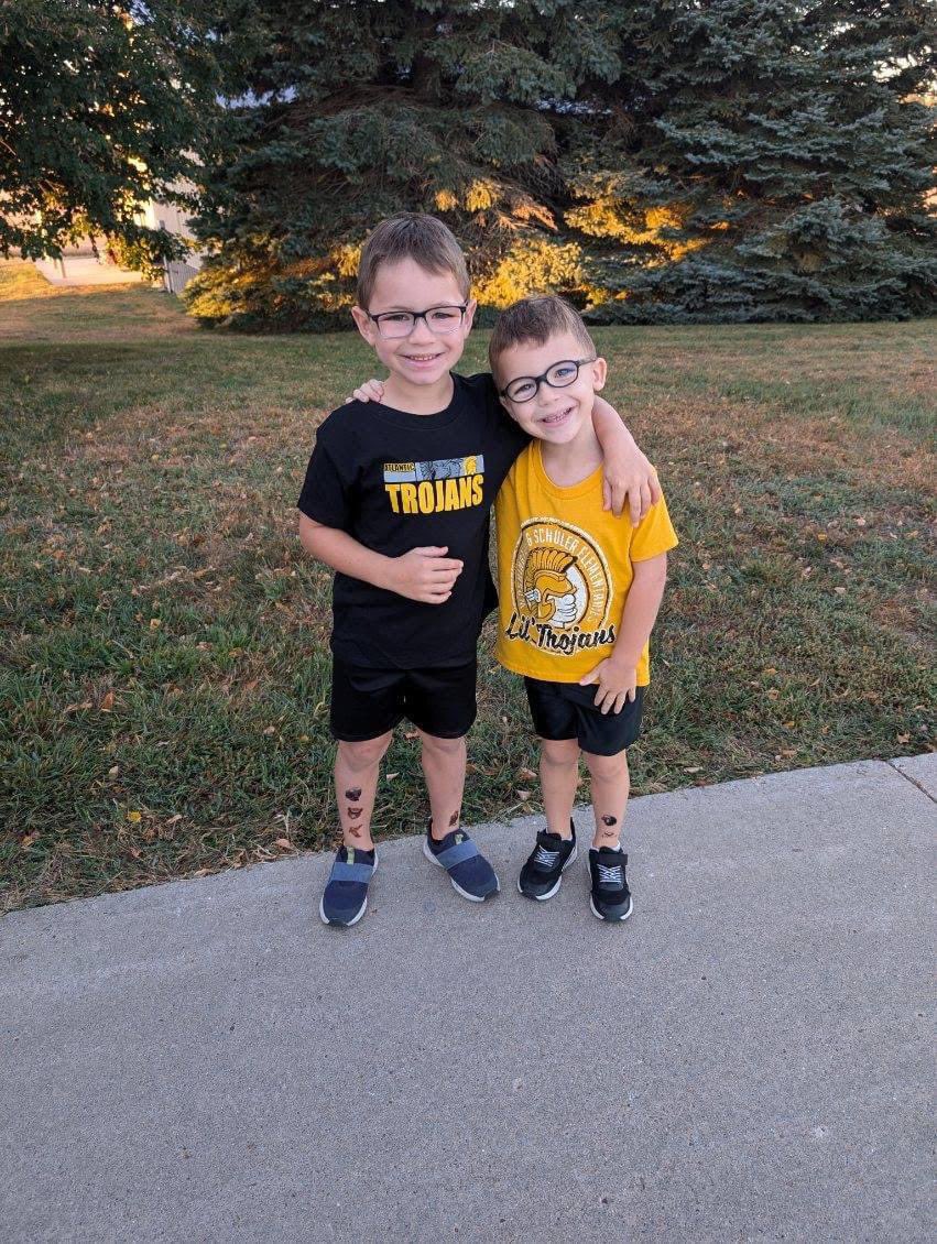 acsd_trojans's tweet photo. The Widrowicz boys are ready for Black and Gold Friday! ๐๐ค
#BlackandGoldFridays
#TrojanCommUNITY
#TrojanEMPOWERment https://t.co/m7bt0dZbtp