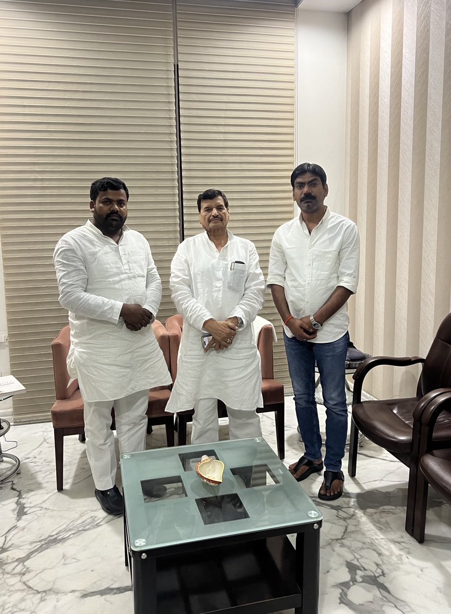 gulshankunda's tweet photo. समाजवादी पार्टी के राष्ट्रीय महासचिव, पूर्व मंत्री आदरणीय शिवपाल सिंह यादव "चाचा जी" से शिष्टाचार भेंट कर आशीर्वाद प्राप्त किया। https://t.co/WSeu9lGFRm