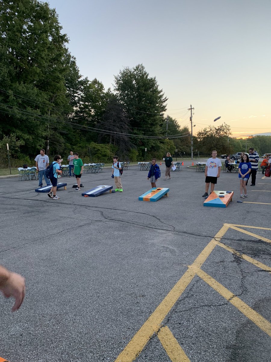 PCSDhillside's tweet image. Our Fathers Walk had over 240 participants yesterday and we had such a beautiful day!  Thank you to PTA for providing donuts! 
#pcsd