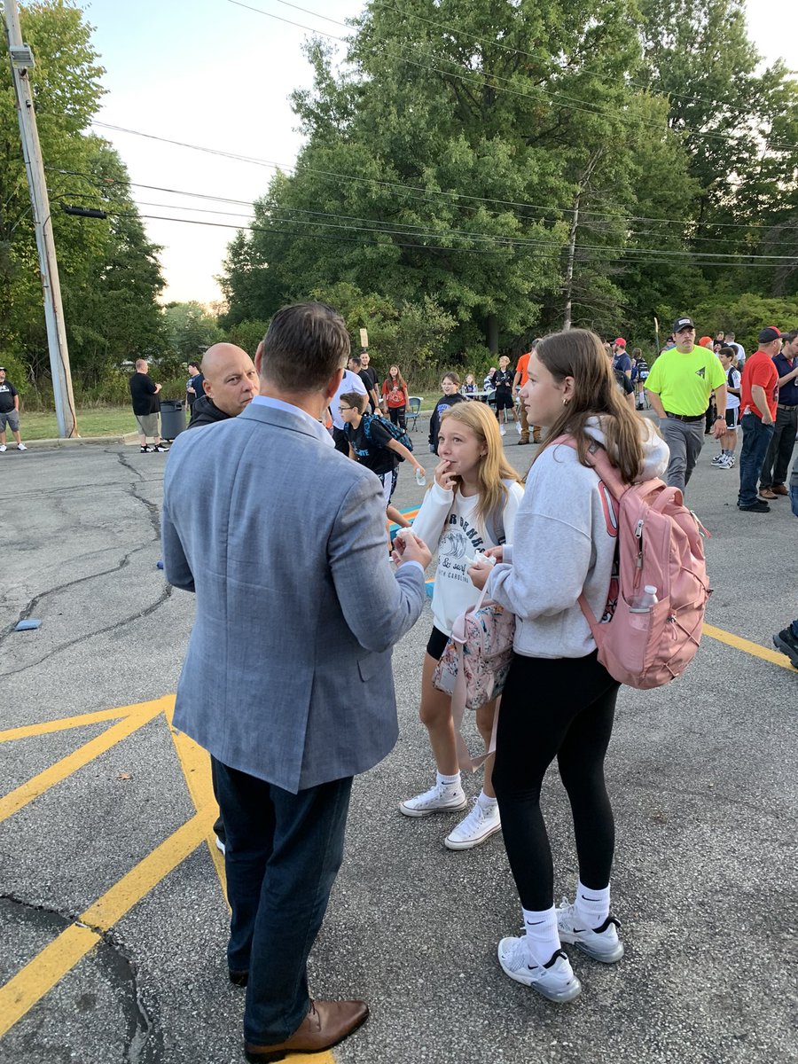 PCSDhillside's tweet image. Our Fathers Walk had over 240 participants yesterday and we had such a beautiful day!  Thank you to PTA for providing donuts! 
#pcsd