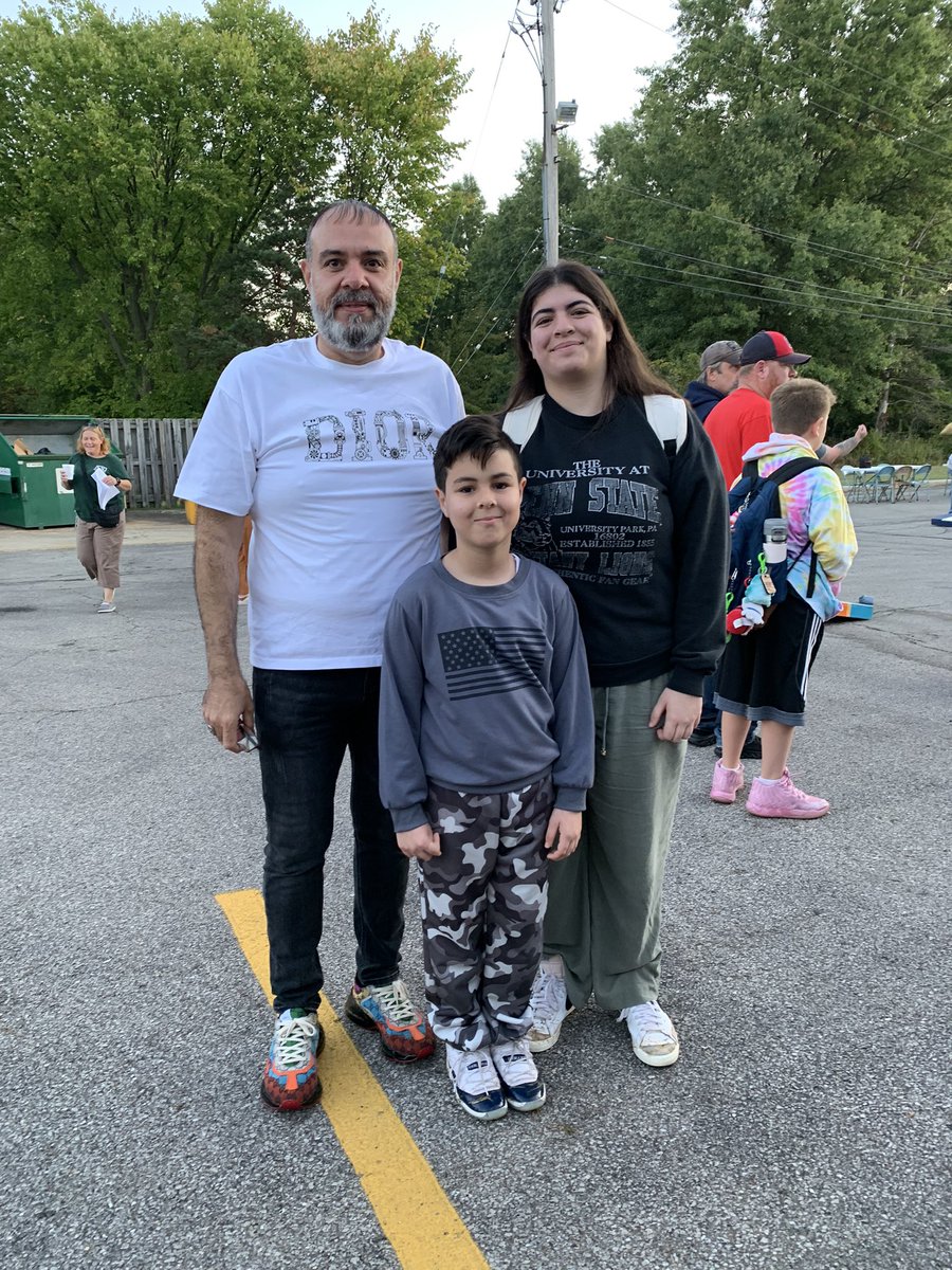 PCSDhillside's tweet image. Our Fathers Walk had over 240 participants yesterday and we had such a beautiful day!  Thank you to PTA for providing donuts! 
#pcsd