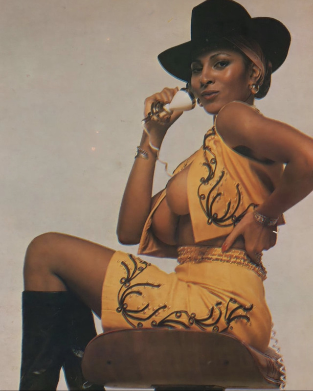 DannyDrinksWine's tweet photo. Pam Grier photographed for 'Players' magazine, 1974. https://t.co/fmcBrAFcgp