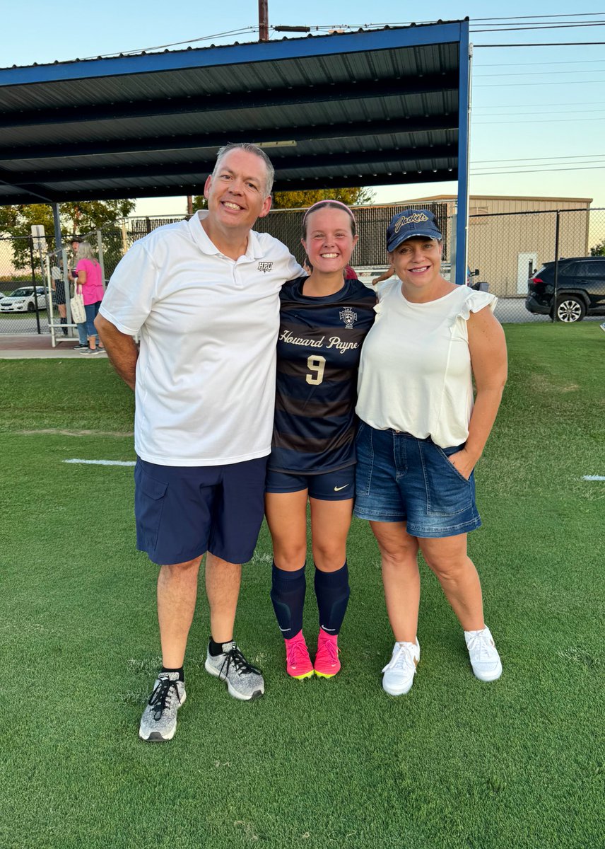 CandiceBCarroll's tweet photo. Thankful for a university that loves &amp; supports their students so perfectly. Fun having @HowardPaynePres and his beautiful wife at the bank to celebrate @hpuwsoc 7-0 win last night. #HPU #StingEm https://t.co/BHf0ubglMw