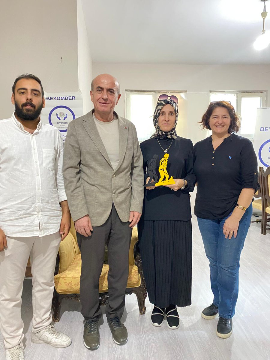 gnnasln's tweet photo. @DevaBeylikduzu 
ilçe teşkilatı olarak Başkanımız Sayın Mustafa YAYLA @Mustafa42621867 önderliğinde Beylikdüzü Otizmle Mücadele Derneğini ziyaret ettik.
Tümüyle olumsuz şartlara rağmen çok kıymetli hizmetlerine devam etmeleri takdire şayan.
@alibabacan @devapartisi @Beyomder https://t.co/2MyYEteSik